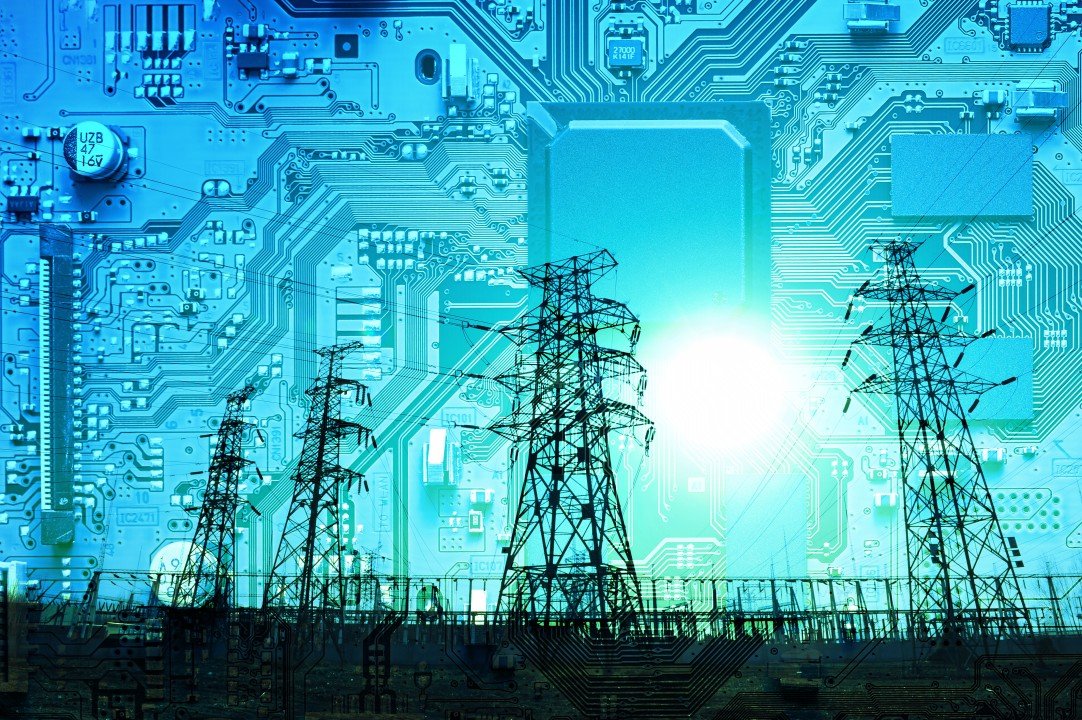 Equipe técnica da RC Suporte realizando instalação elétrica em São Paulo